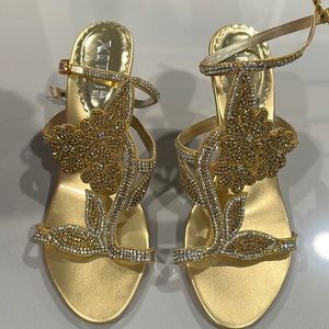 XITU gold and silver heels